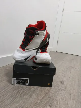Jordan Max Aura 4 (GS) Blancas y Rojas
