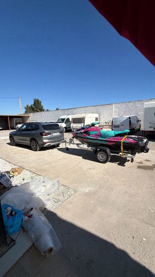 Moto de agua Sea-Doo GTX azul y rosa 170cv