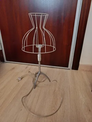 Lámpara de mesa diseño jaula