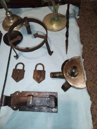 Lote antigüedades candelabros y más