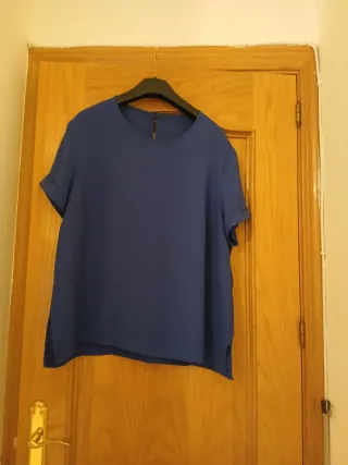 Blusa de seda azul