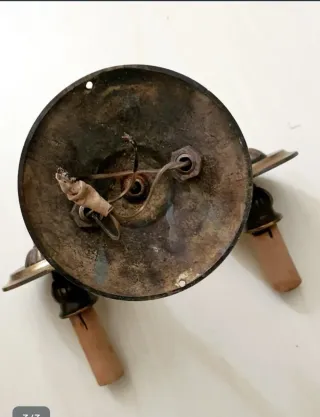 Candelabro de pared de bronce