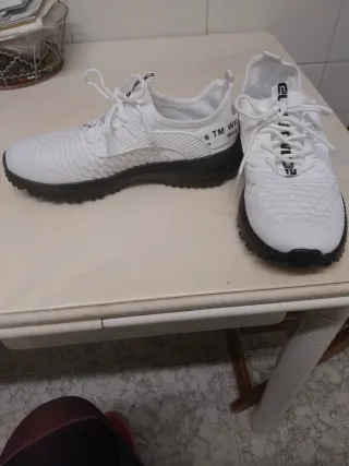 Zapatillas Blancas Ligeras y Cómodas