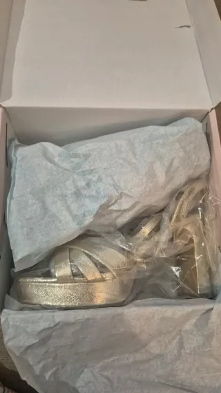 Sandalias doradas tacón plataforma