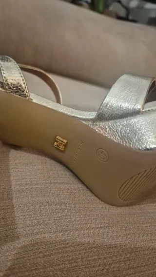 Sandalias doradas tacón plataforma