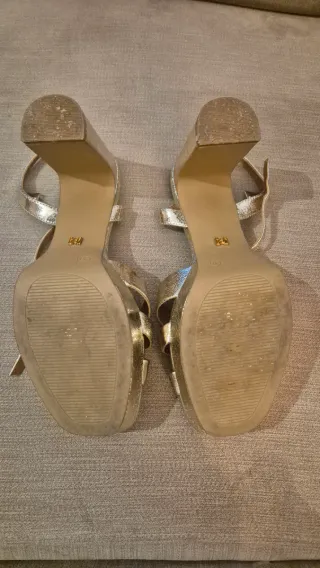 Sandalias doradas tacón plataforma