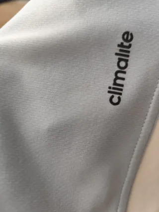 Camiseta Adidas Gris y Blanca