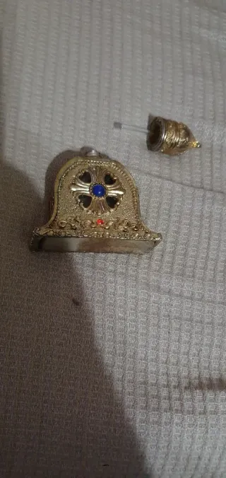 Perfumero Metálico Dorado con Piedras