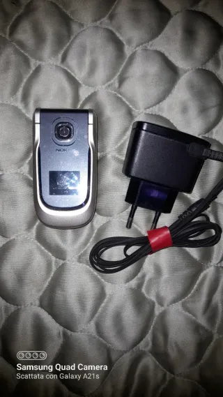 Telefonino Vintage Nokia 2760 h a conchiglia + Cha