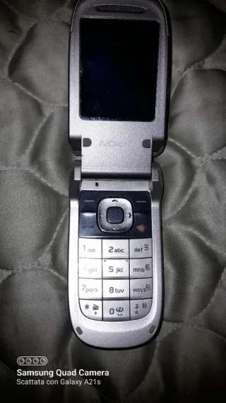 Telefonino Vintage Nokia 2760 h a conchiglia + Cha