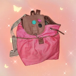 Mochila roja con lunares