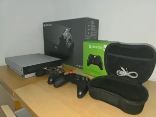 Xbox One X 1TB + Accessori