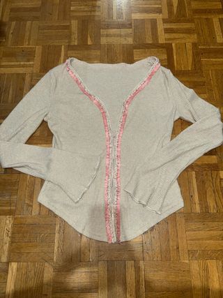 Jersey beige y rosa con adornos