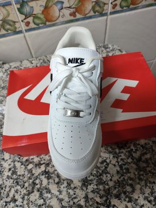 Sapatilhas Modelo Nike Air Force 1 Tamanho 37
