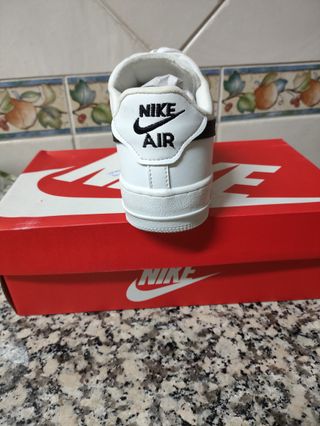 Sapatilhas Modelo Nike Air Force 1 Tamanho 37