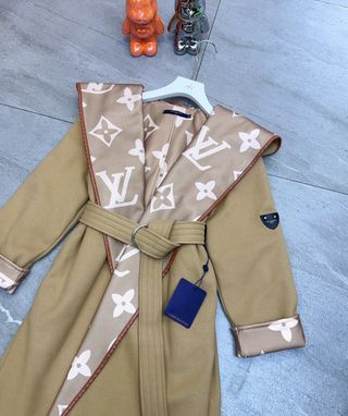 Abrigo de lana, nuevo a estrenar, nunca usado