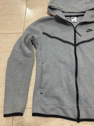 Chaqueta Nike Tech Fleece Gris