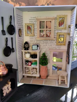 Scatola libro miniatura casa delle bambole.