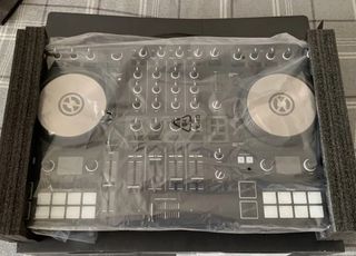 Controlador DJ Traktor Kontrol S4 MK3