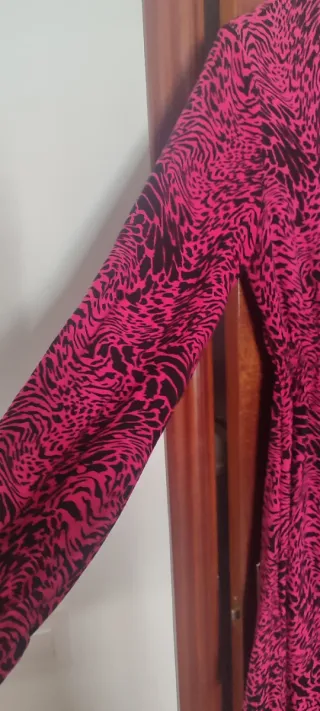 Vestido estampado rosa y negro elástico Talla L