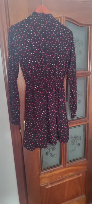 Vestido estampado floral negro y rojo elástico