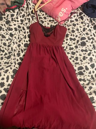 Vestido largo rojo con abertura