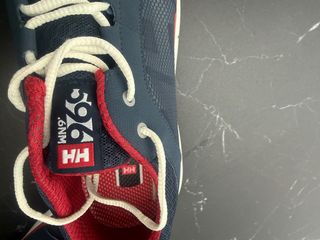 Zapatillas náuticas Helly Hansen azul y rojo