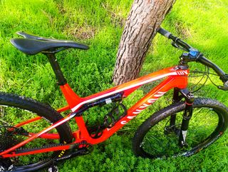 Canyon carbono seminueva doble suspension 29" BTT