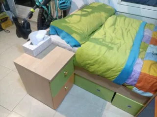 Dormitorio litera infantil con cajones de colores