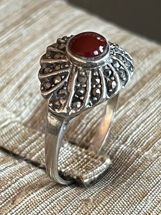 Anello Argento 925 con Pietra Rossa e Marcasiti