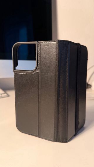 Custodia libro Decoded per iPhone con porta carte