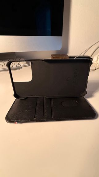 Custodia libro Decoded per iPhone con porta carte