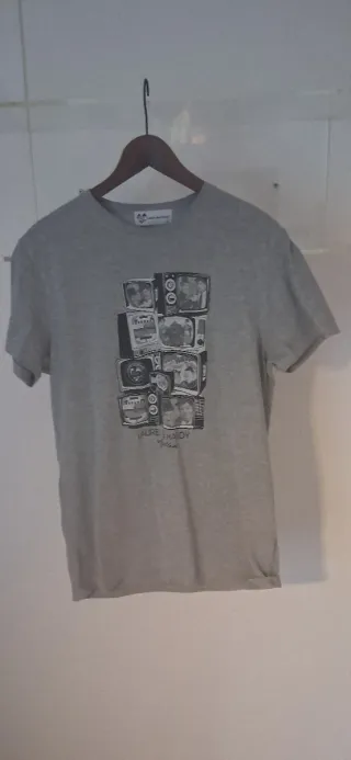 T-shirt grigia con stampa TV