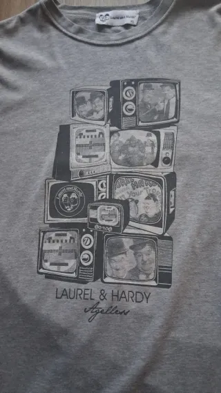 T-shirt grigia con stampa TV