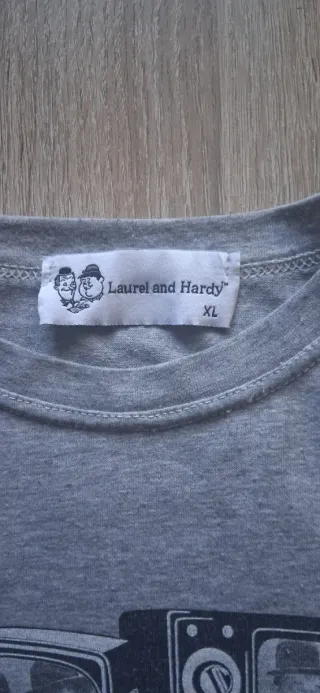 T-shirt grigia con stampa TV