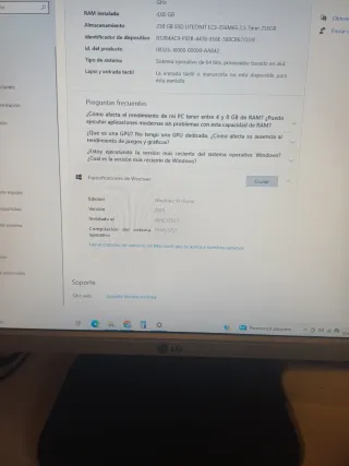 Ordenador HP pantalla teclado altavoces y mesa con