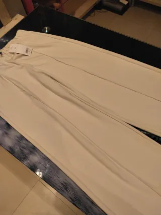 Pantalones anchos Calzedonia crema nuevos