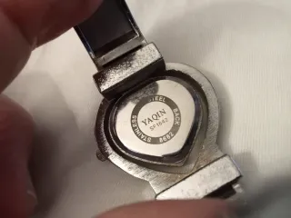 Reloj YAQIN Corazón con Cristales