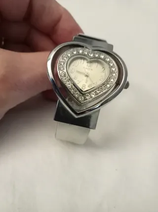Reloj YAQIN Corazón con Cristales