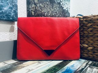 Bolso Mango Rojo Tipo Sobre Clutch 18x26 CM