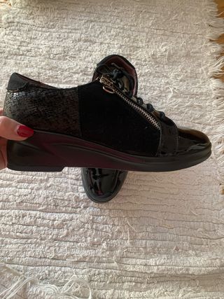 Zapatos charol negros talla 39 de piel