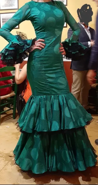 Traje de flamenca verde con lunares