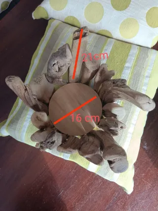 Macetero Rústico Casa Demon Madera, sin la planta.