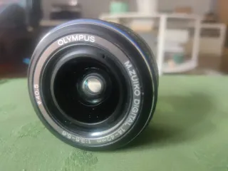 Objetivo Olympus 14-42mm Zuiko Negro