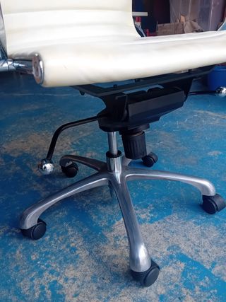 SILLÓN DE OFICINA DE ACERO 30 EUROS, CARTAGENA