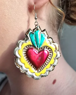 Pendientes Sagrado Corazón Repujado a Mano