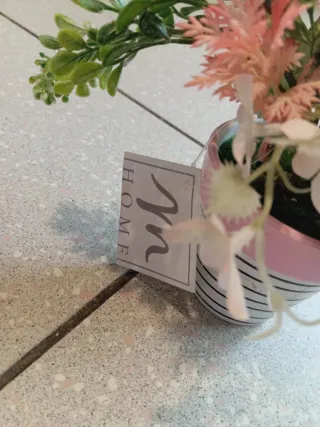 Fiori finti rosa in vaso