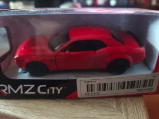 Coche a escala RMZ City Rojo