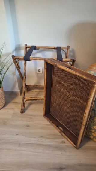 Mesa camarera de bambú y madera