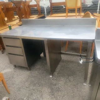 Mesa de acero inoxidable con cajones